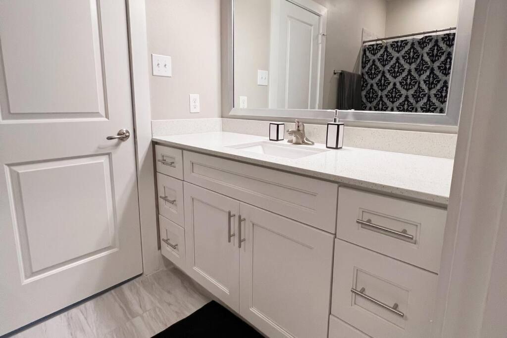 Welcome To Our Spacious 2-Bedroom 2-Bathroom Located In The City Of Houston, Texas! Εξωτερικό φωτογραφία