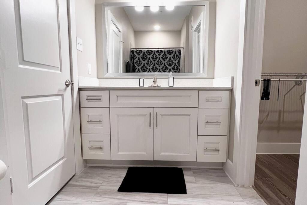 Welcome To Our Spacious 2-Bedroom 2-Bathroom Located In The City Of Houston, Texas! Εξωτερικό φωτογραφία